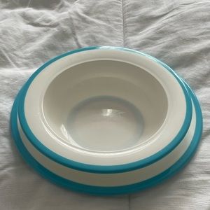 Vintage OXO child’s 2pc melmacware w/blue rubber grippy edges. EUC!